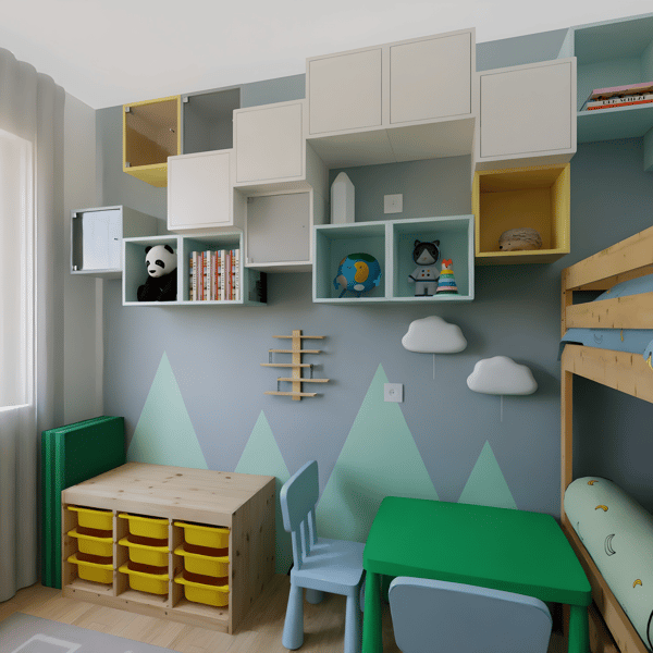 Dječja soba s visećim policama, stolom sa žutim ladicama, zelenim stolom i stolicama, plišanom pandom, knjigama i igračkama. Zid je ukrašen planinama i oblacima, a krevet na kat je desno.