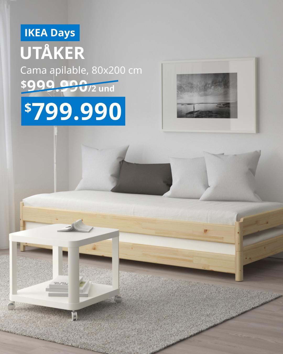 Dos camas apilables UTÅKER de pino macizo, configuradas como camas individuales en un dormitorio.