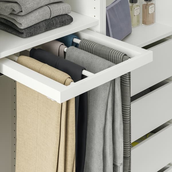 Drążek na spodnie KOMPLEMENT w białej szafie PAX.