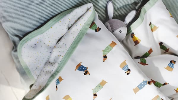 DRÖMSLOTT puppy and dot patterned baby blanket
