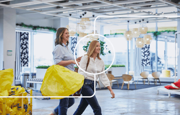 Duas mulheres numa loja IKEA