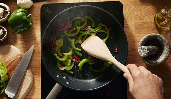 Économiser de l’énergie en cuisinant grâce aux tables de cuisson à induction