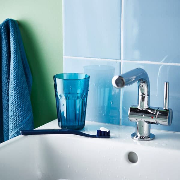 Économiser l’eau en se brossant les dents
