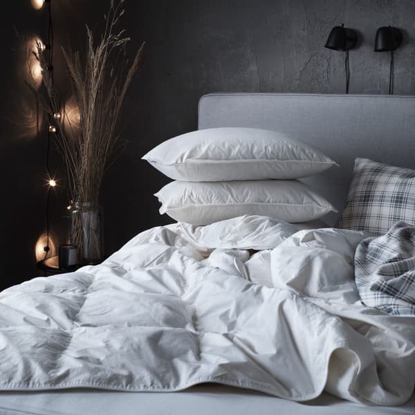 edredon encima de cama