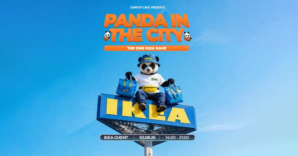 Een AI-gegenereerde afbeelding van een Panda die op de totem van IKEA zit. 