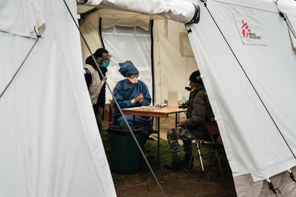 Een foto van Yaser Alwili en Mohammad Al Heswani die het IKEA inclusieprogramma voor vluchtelingen hielpen opzetten.