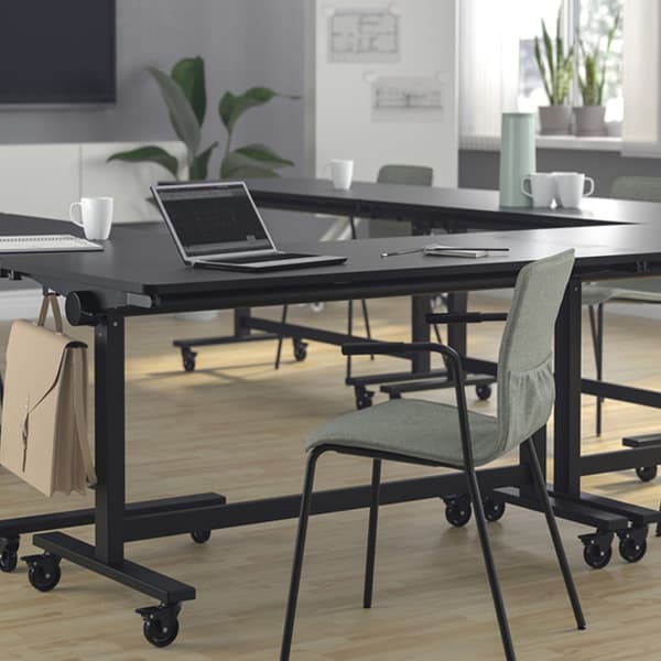 Een MITTZON vouwbaar bureau. 