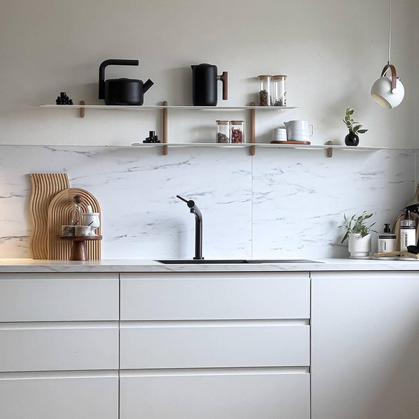 Een moderne, krachtige METOD keuken met VOXTORP frontjes