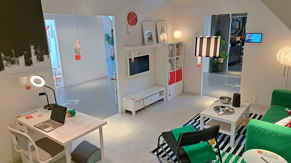 Ein Ausstellungsraum bei IKEA Graz, der von den Teilnehmenden komplett neu gestatltet werden soll.