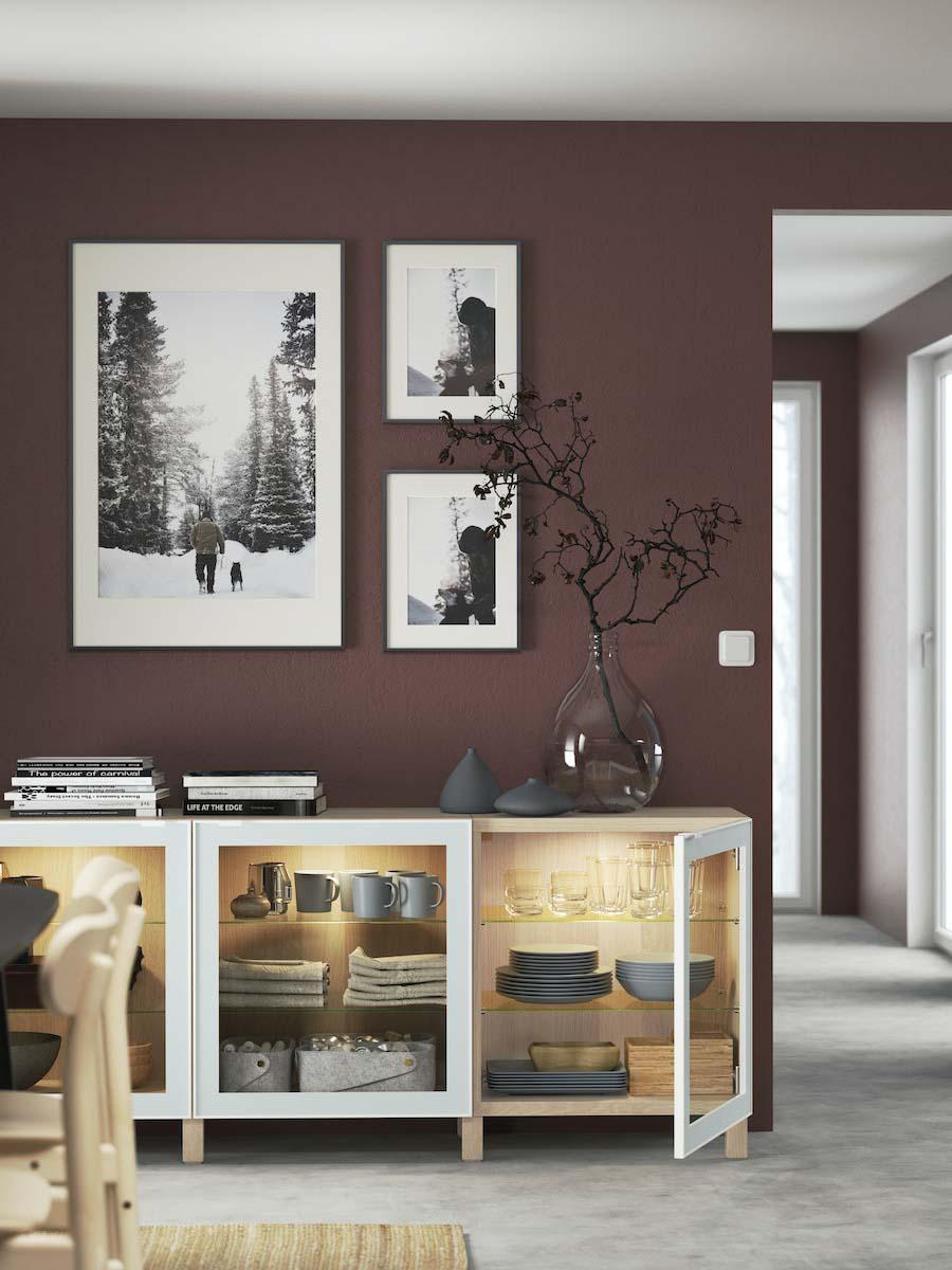 Ein BESTÅ Sideboard mit Beleuchtung