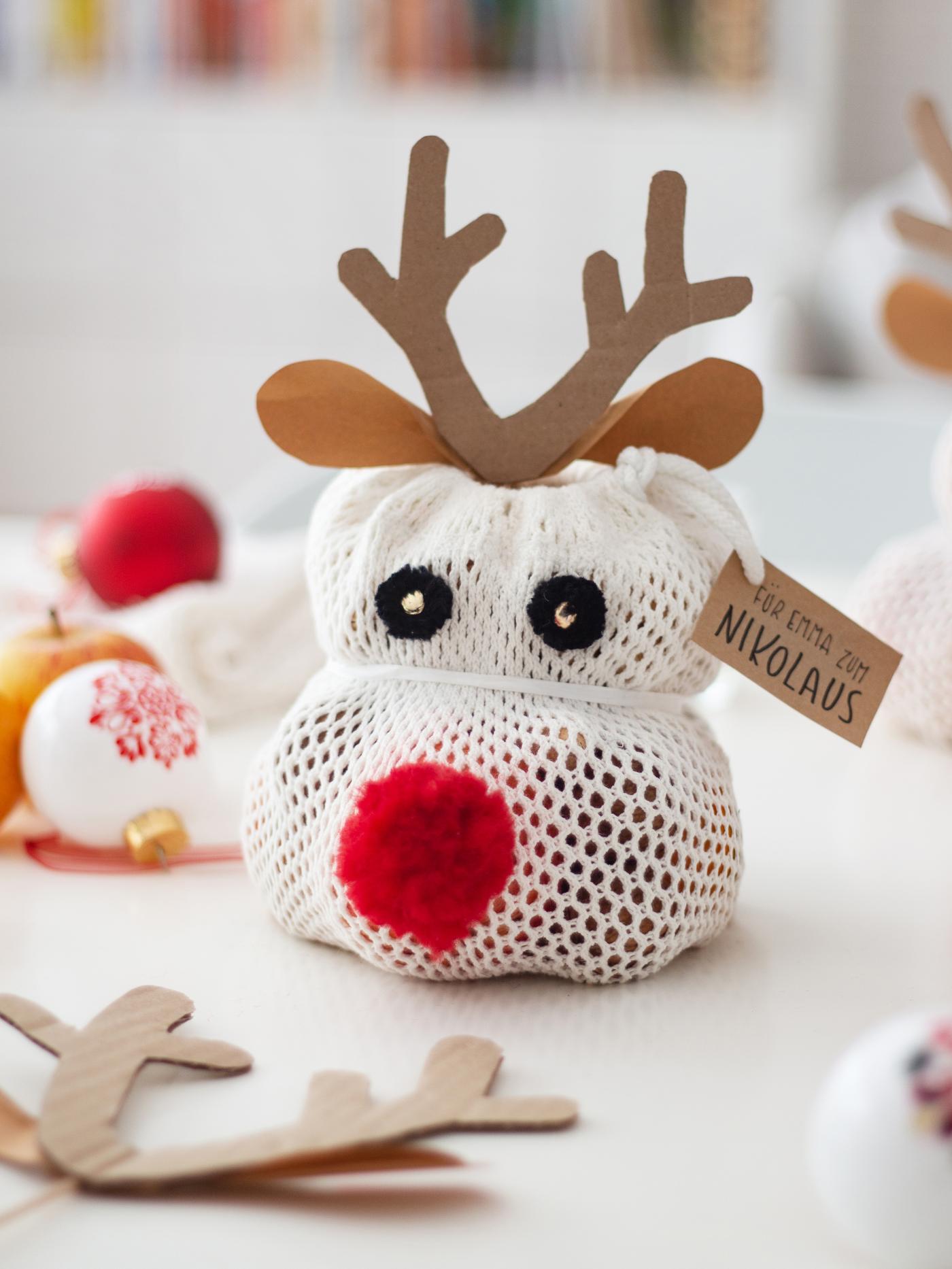 Ein Beutel in Form eines Rentiers.