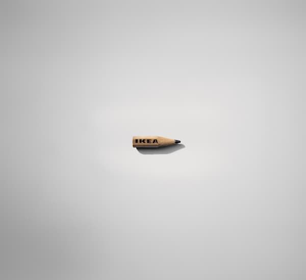 Ein Bleistift mit dem Schriftzug IKEA.