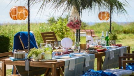 Ein gedeckter Tisch für den kommenden Frühling