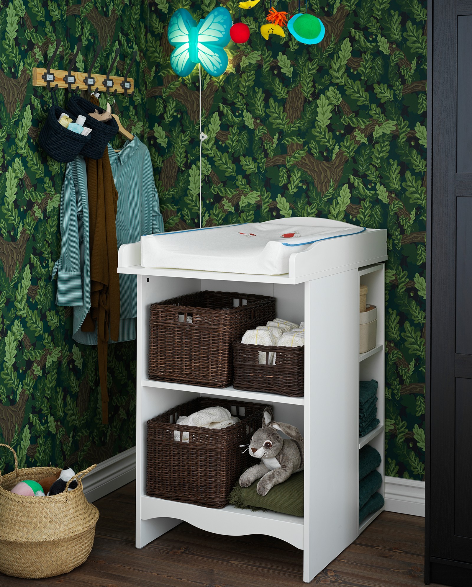 Wickeltisch für Mädchen und Jungen Ein gemeinsames Zimmer für Eltern mit Neugeborenen - IKEA Schweiz