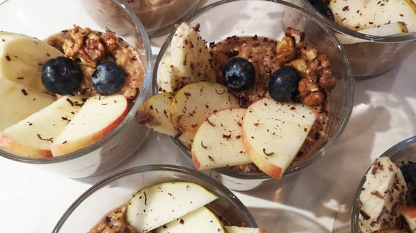 Eine Gute Nacht Bowl von IKEA mit Äpfeln