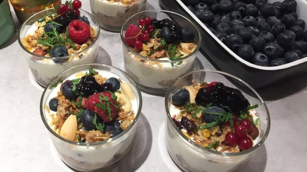 Eine Guten Morgen Bowl von IKEA mit Beeren
