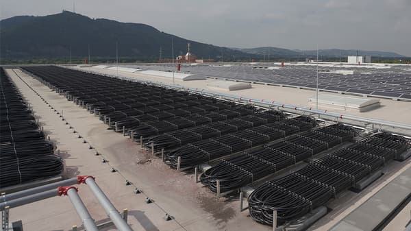 Eine Photovoltaikanlage auf dem Dach des Logistikzentrums.