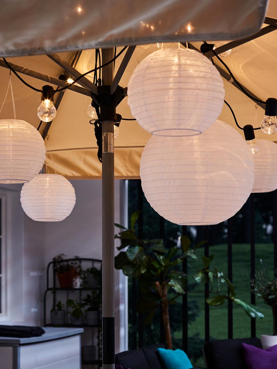 Elegante Terrasse mit der BONDHOLMEN Serie - IKEA Deutschland