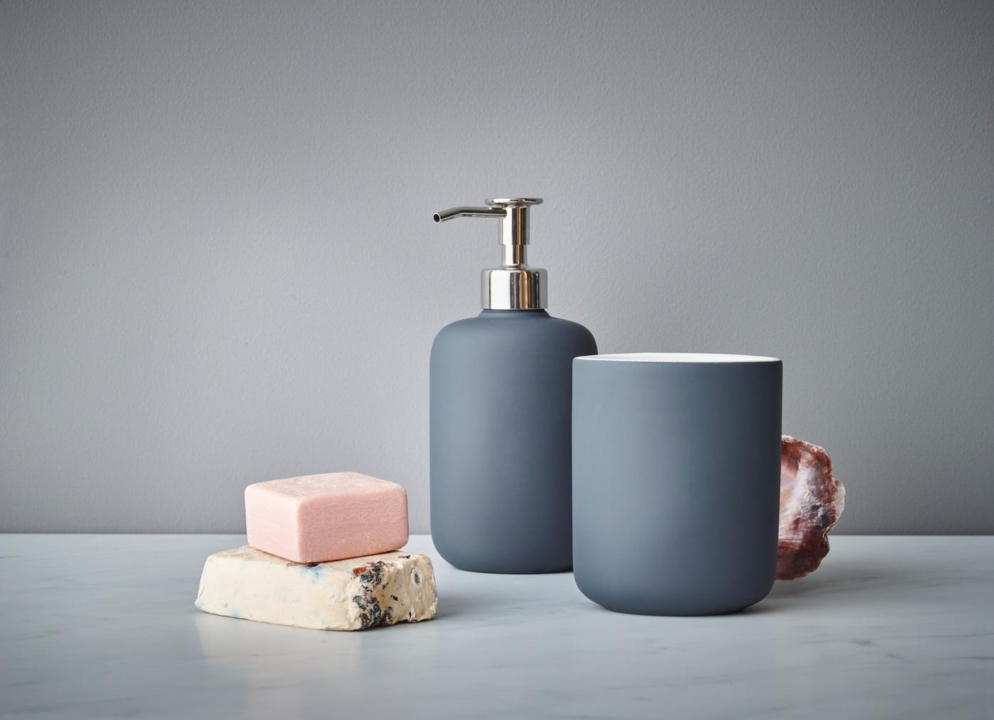 EKOLN soap dispenser and cup.