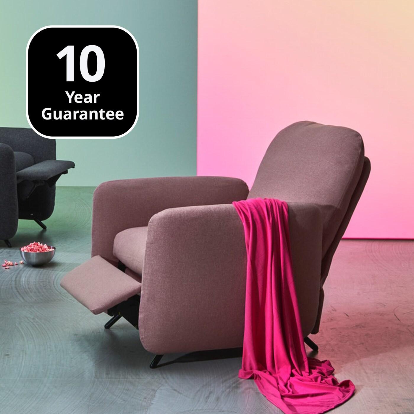 EKOLSUND recliner in light brown-pink.