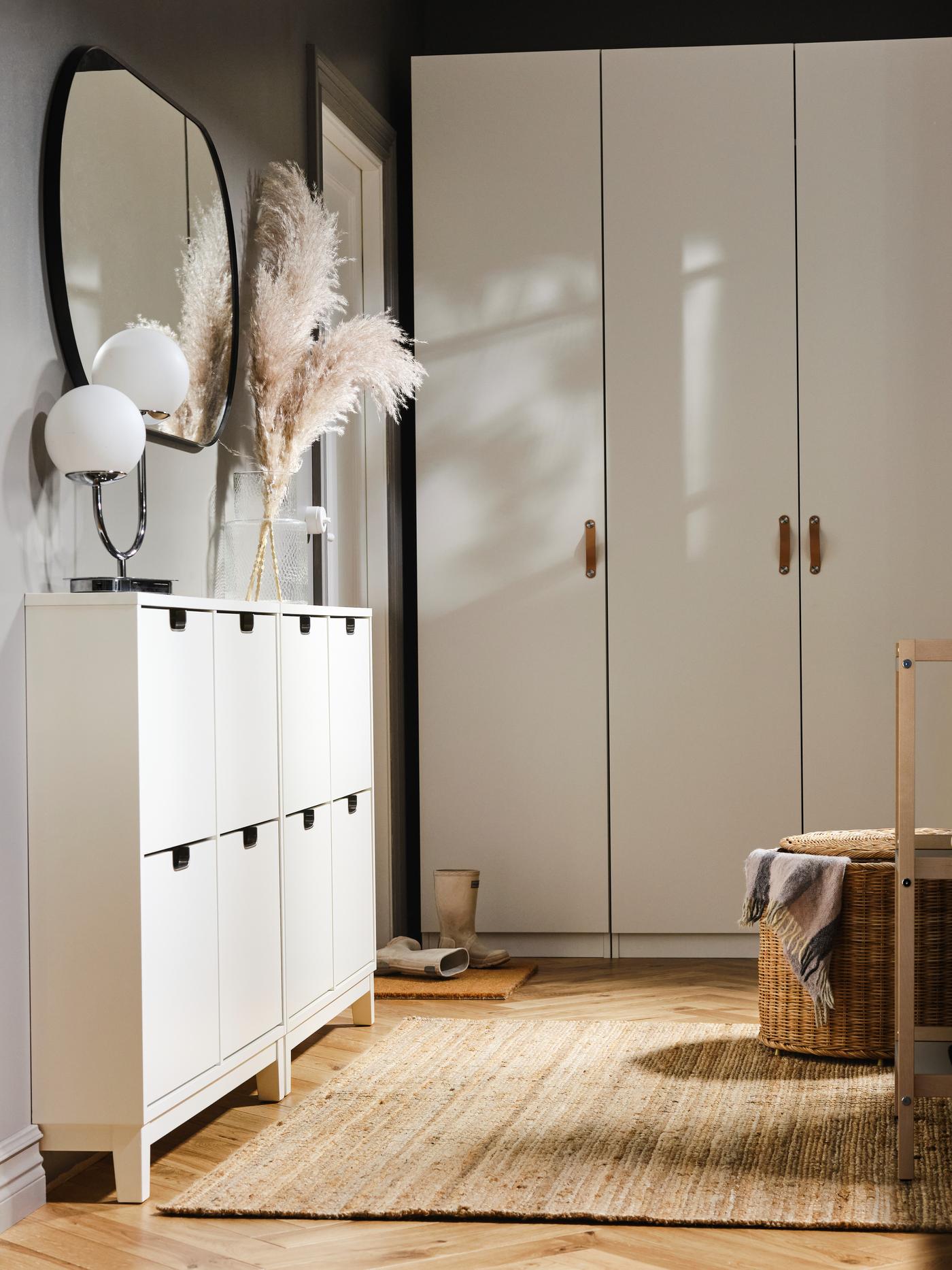 Elegancki, nowoczesny korytarz z naturalną fakturą