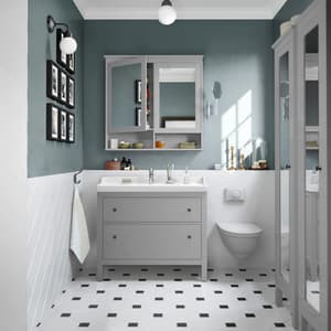 Elegantes Badezimmer in hellen Farben - IKEA Deutschland