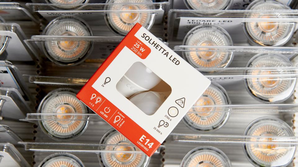 En bild på IKEA lampförpackningar