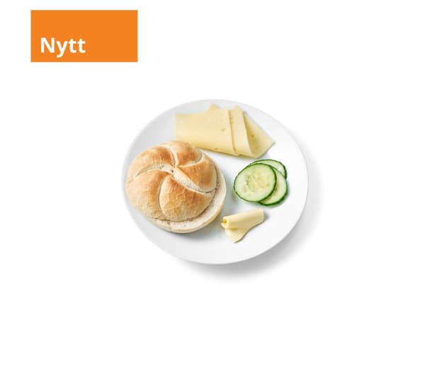 En frukostmacka på en tallrik