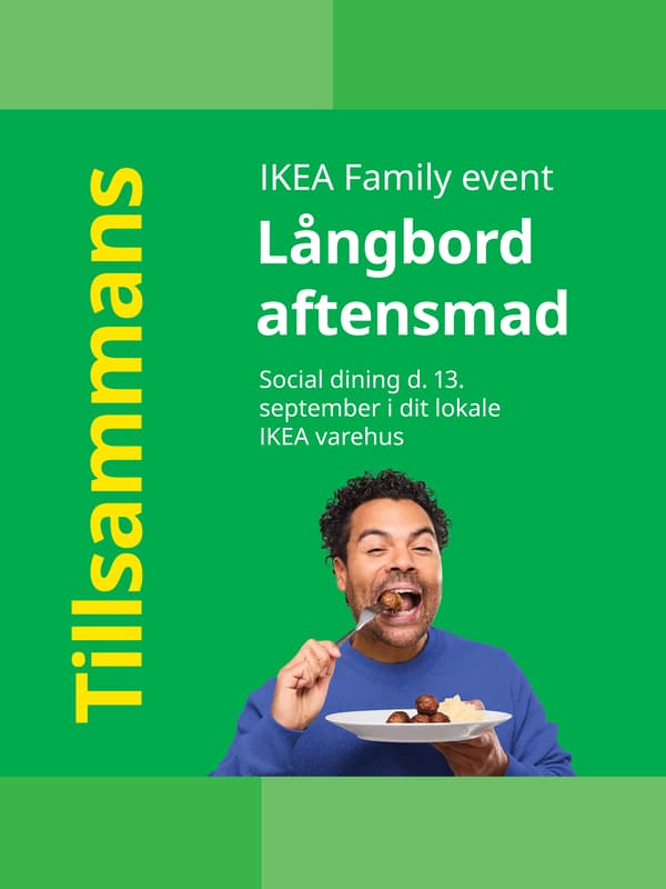 En mand spiser en kødbolle af en gammel mens han holder en tallerken med den anden hånd foran en grøn baggrund til venstre i billedet står tilsammans og IKEA Family event samt Långbord aftensmad.