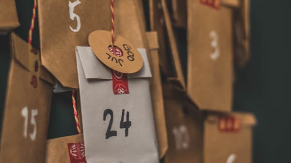 En närbild på en DIY julkalender.