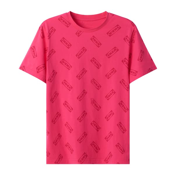 En rosa T-shirt med IKEA logotypen på. 