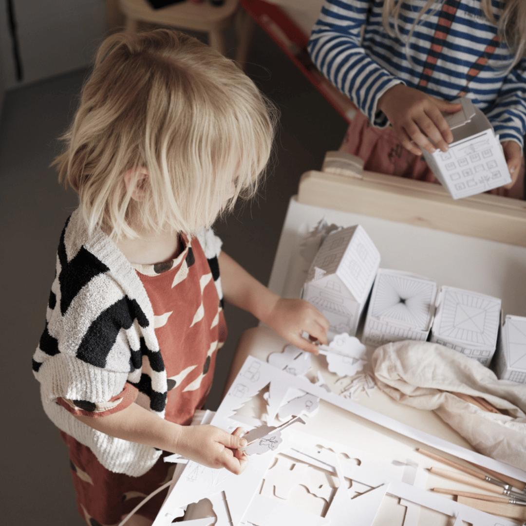 Enfant jouant