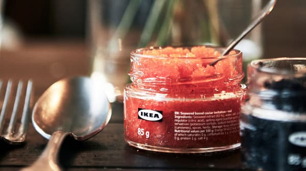 Enjoy a great taste and a consistency similar to traditional caviar with the all vegan IKEA SJÖRAPPORT seaweed pearls. Made of kelp, an underwater plant containing calcium, iron and magnesium, our seaweed pearls have a good texture and a rich colour.