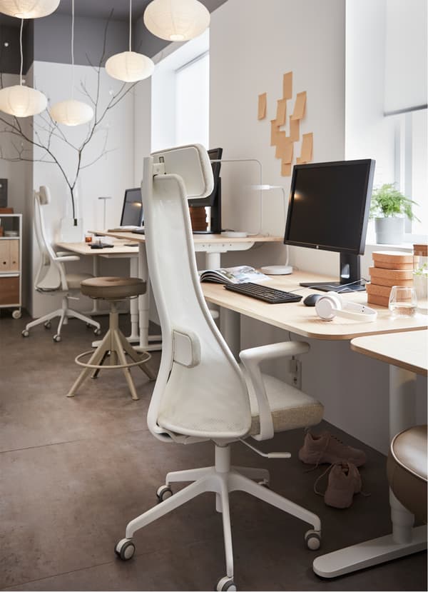Ergonomická pracovní židle JÄRVFJÄLLET s nastavitelnou opěrkou hlavy a bedra a nastavitelnou výškou