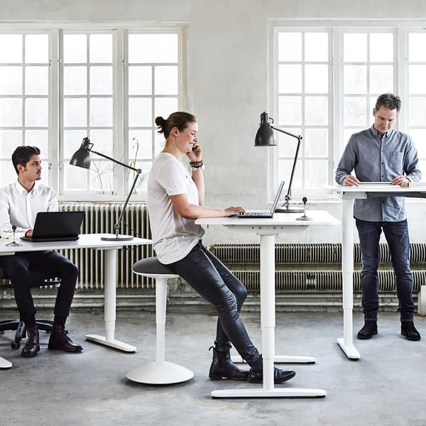 Ergonomischer höhenverstellbarer Schreibtisch