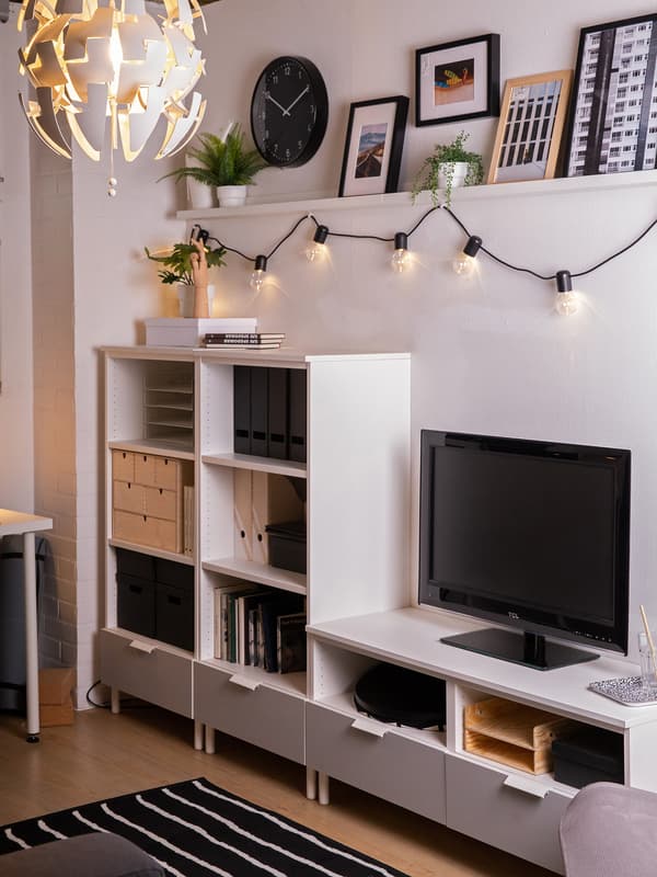 És élvezd a SVARTRÅ lámpák fényének békés hangulatát!