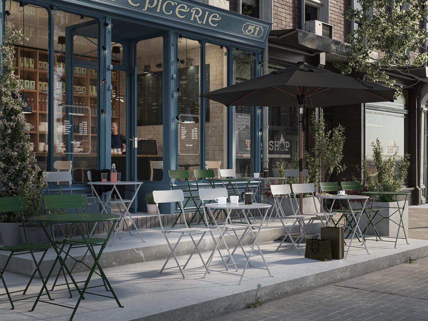 Es ist die Terrasse eines Cafés mit grauen und grünen SUNDSÖ Stühlen an Tischen zu sehen, die in Reihen stehen. An einer Seite befindet sich ein geöffneter Sonnenschirm.