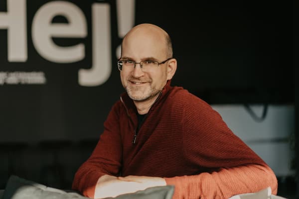 Es ist ein Foto von Jeremy Drury zu sehen.
