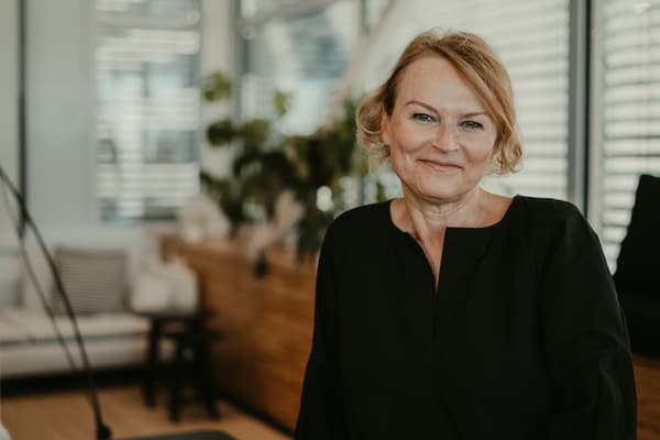 Es ist ein Foto von Regine van Diedenhoven zu sehen.
