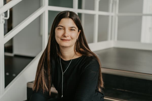 Es ist ein Foto von Sandra Stibale zu sehen.