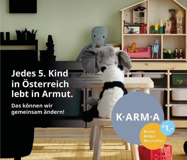 Es ist ein Raum zu sehen mit vielen Kinder Sachen zum spielen und einer schrift auf der linken Seite im Bild auf dem steht: Jedes 5 Kind in Österreich lebt in Armut.