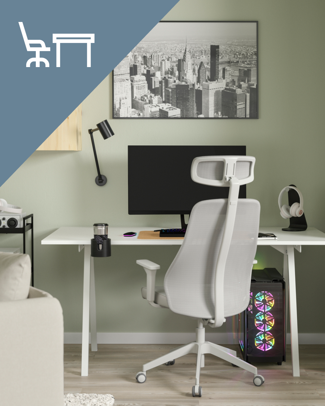 Escritorio y silla organizados con accesorios