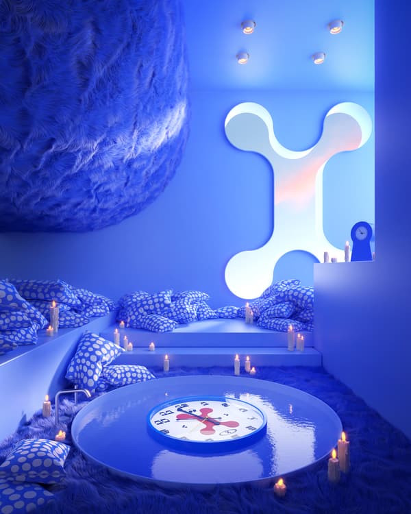 Espace bleu avec coussins, lumières et miroirs