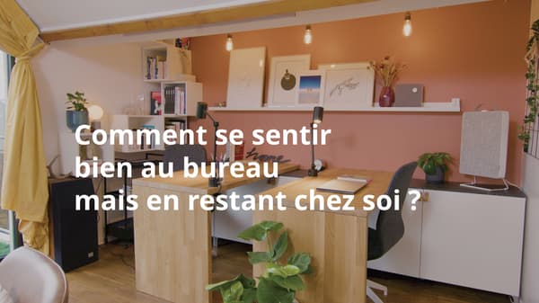 Espace de travail pour deux personnes avec deux bureaux, deux chaises de bureau à roulettes et des rangements