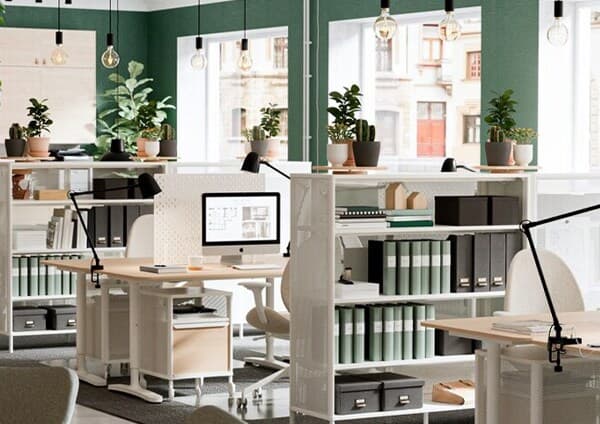 Espaces d'entreprise avec des meubles.