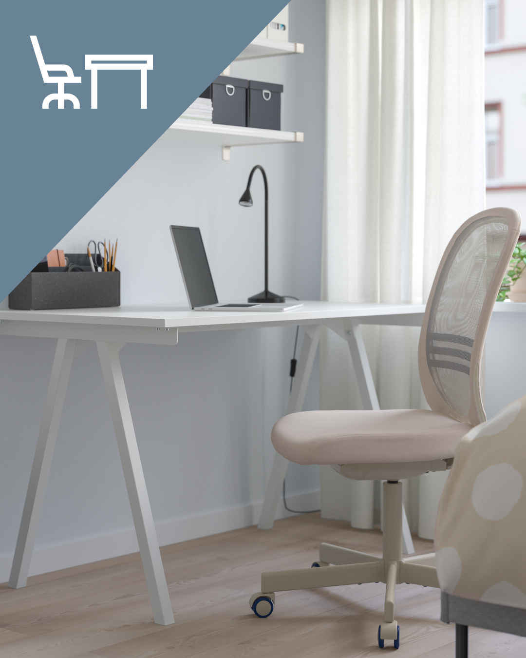 Espacio de trabajo organizado con escritorio y silla.