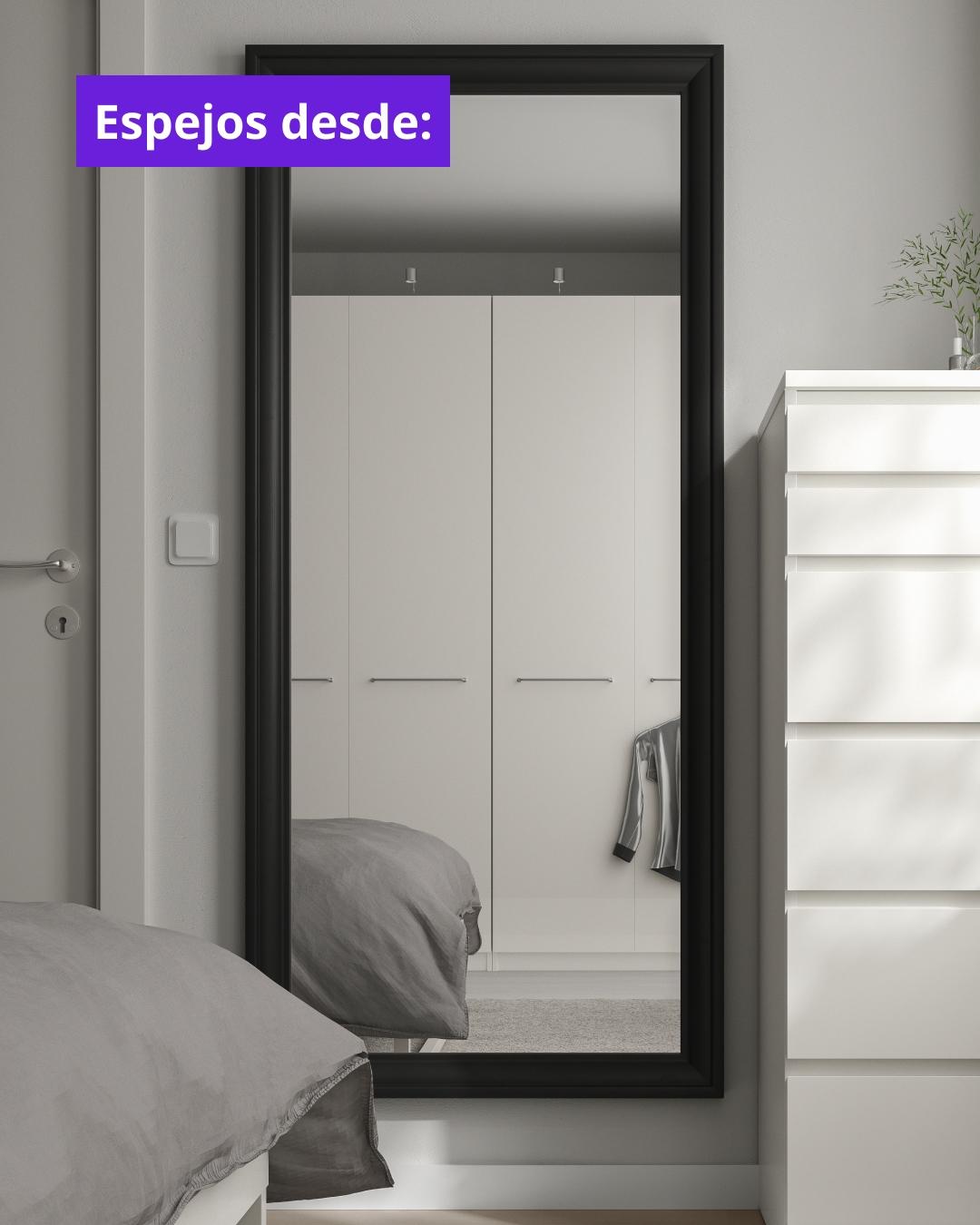 Espejo con borde negro junto a cajonera blanca con llamado desde