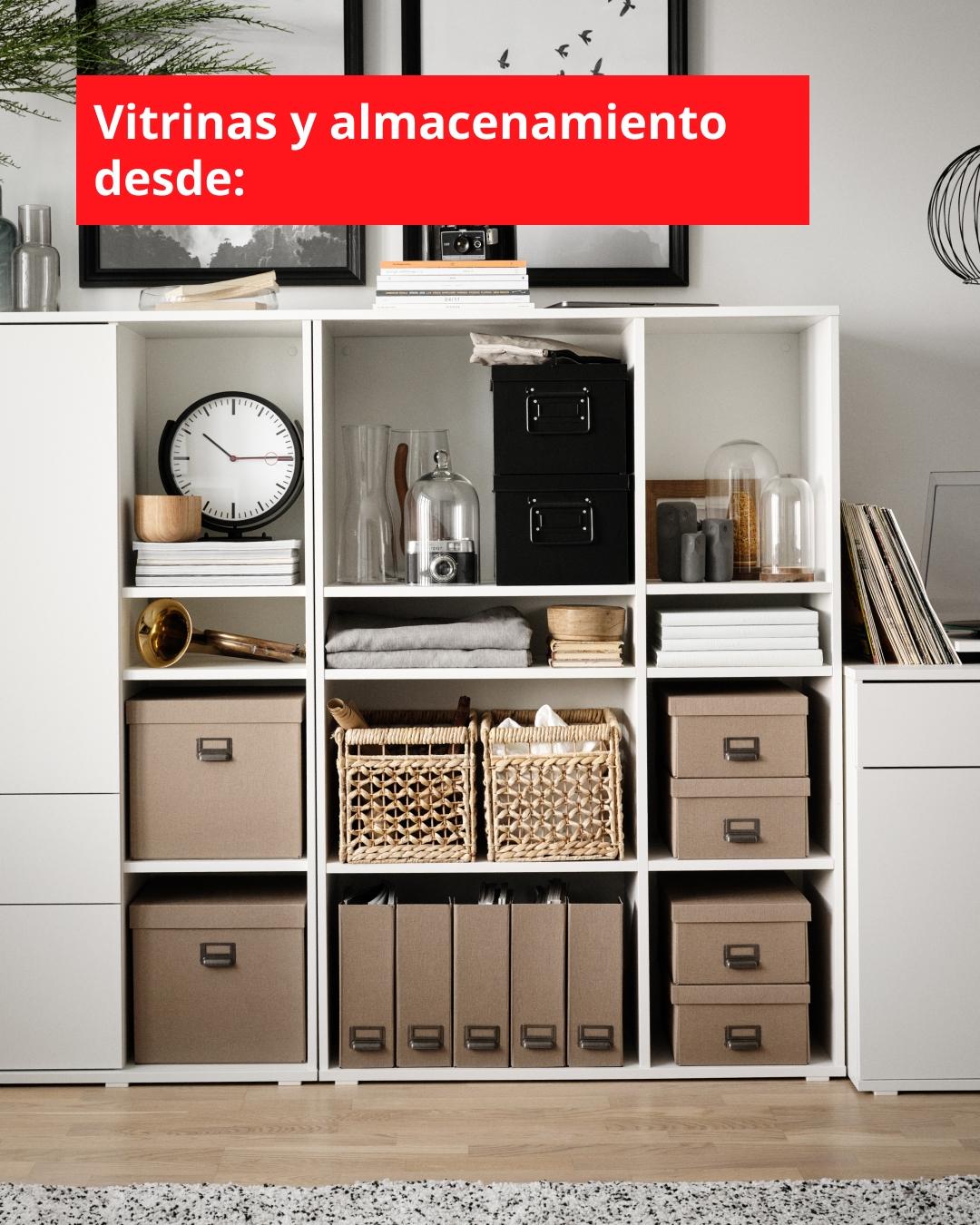 Estante blanco con cajas en su interior.