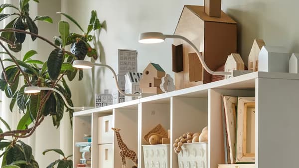 Estanterías esquinera con iluminación