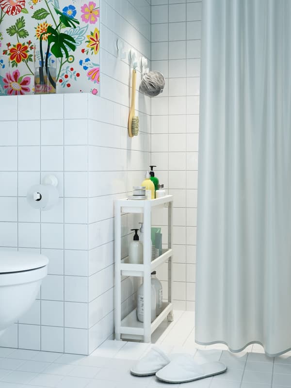 estantes IKEA para baños pequenos